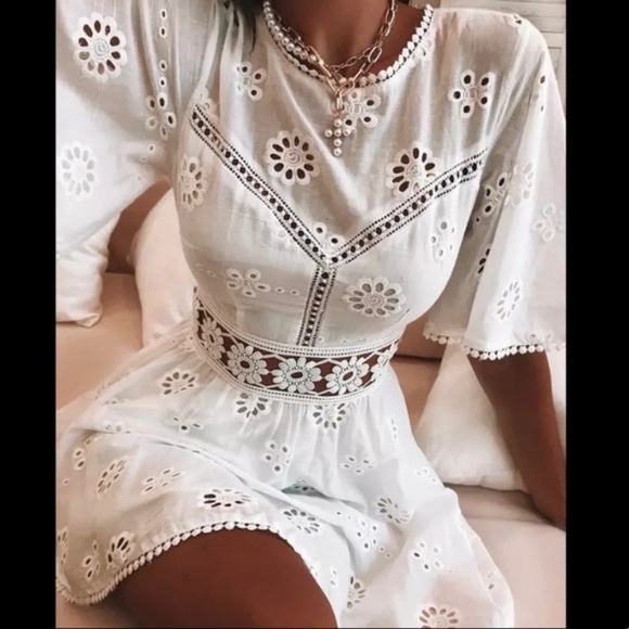 Sale!!! 💰 Flare sleeve cotton white lace dress Backless - Picture 2 of 5